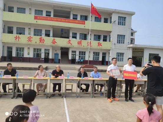 新寧這個(gè)黌舍的校友誼系母校，良好門生教師獲獎(jiǎng)了