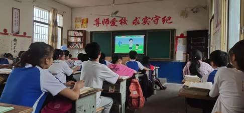 新邵縣嚴(yán)塘中學(xué)增強(qiáng)門生防溺水教育安全警示到每個家長