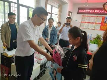 “圓夢”！新寧縣白沙鎮(zhèn)中間小學(xué)11個(gè)微心愿被“點(diǎn)亮”