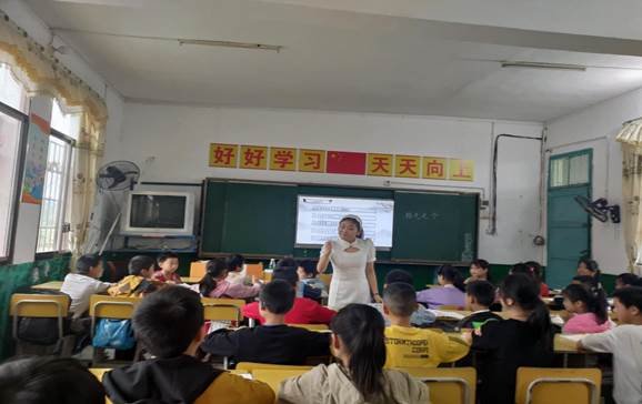 五月乘風(fēng)山林中，校級互促意正濃