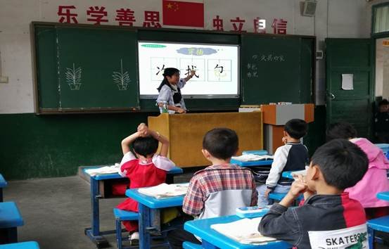 五月乘風(fēng)山林中，校級互促意正濃