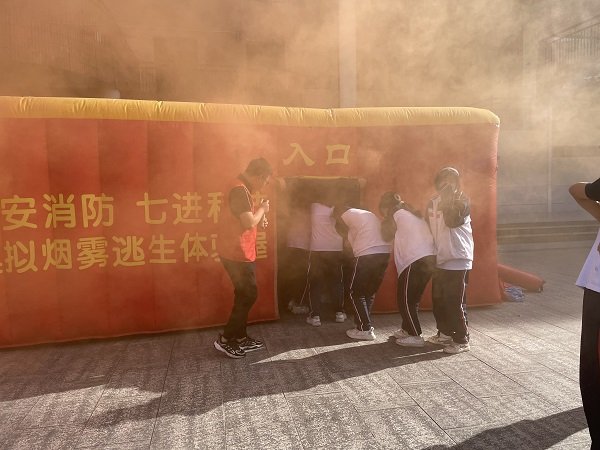 洞口思源實(shí)驗(yàn)黌舍初中部舉行消防安全演練