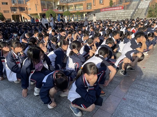 洞口思源實(shí)驗(yàn)黌舍初中部舉行消防安全演練