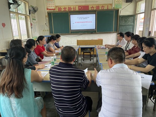 做實校本研修課題，領跑墟落黌舍校本