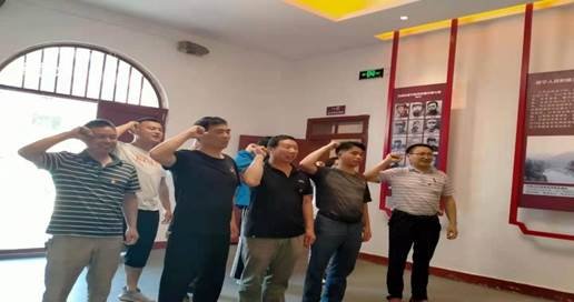 金稱市鎮(zhèn)中間完小黨支部前往鄧小平征戰(zhàn)綏寧指揮所舊址開展“學史崇德”專題學習