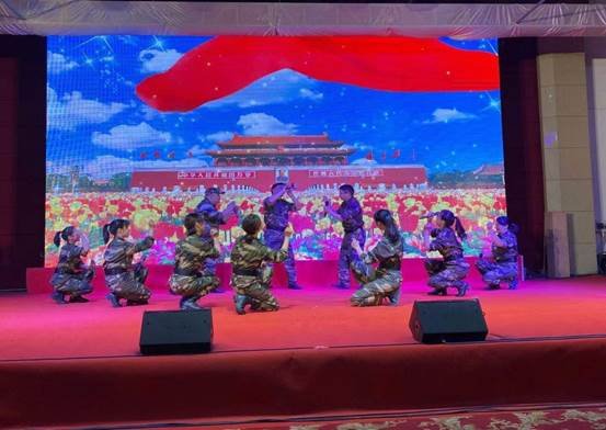 高沙鎮(zhèn)中間黌舍慶祝建黨百年唱紅歌