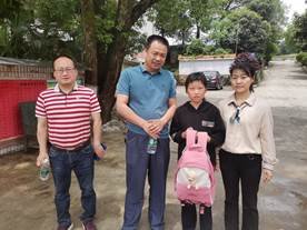 溫暖情系校園，關(guān)愛留守兒童