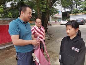 溫暖情系校園，關(guān)愛留守兒童