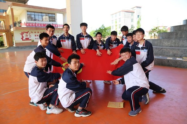 洞口思源實驗黌舍舉行慶?！拔逅摹鼻嗄旯?jié)暨入團儀式