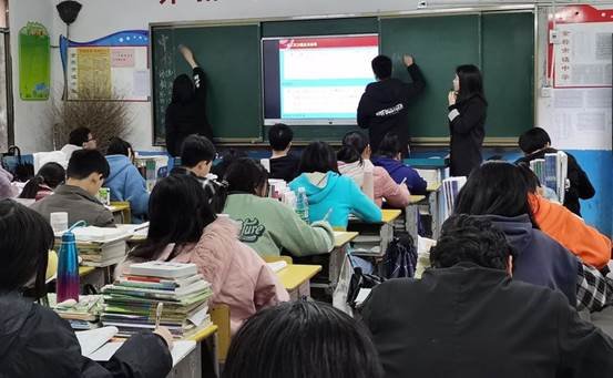 青年教師展風采，教學比武促提拔