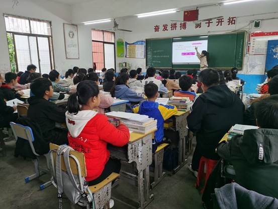 青年教師展風采，教學比武促提拔