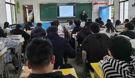 青年教師展風采，教學比武促提拔