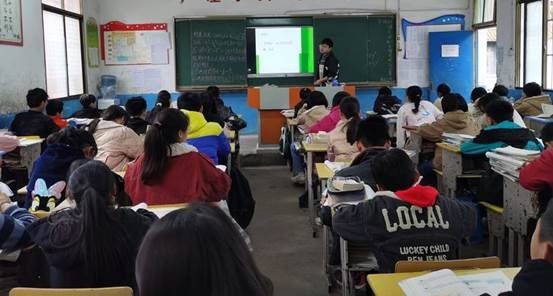 青年教師展風采，教學比武促提拔