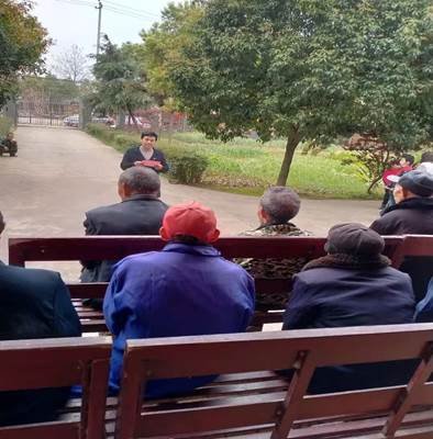 邵陽(yáng)縣白倉(cāng)鎮(zhèn)中間完小“學(xué)雷鋒、愛心傳遞敬老院”運(yùn)動(dòng)