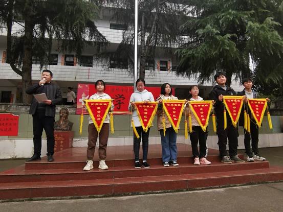 洞口縣管竹中學(xué)常態(tài)化開展“文明班級(jí)”評(píng)選運(yùn)動(dòng)