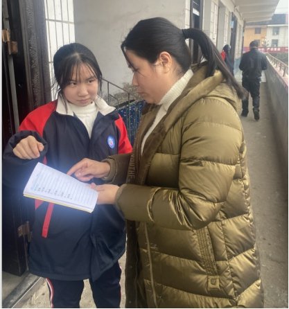 用熱血和信心撐起墟落孩子一片藍(lán)天