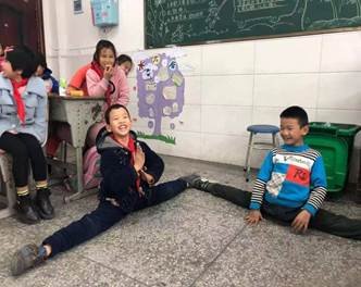 邵陽縣白倉完小歡慶“留守兒童關(guān)愛日”