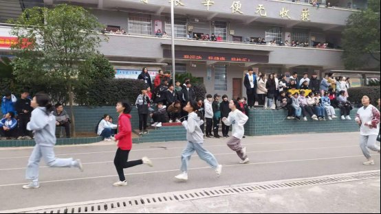 邵陽縣白倉鎮(zhèn)中學舉行冬季活動會