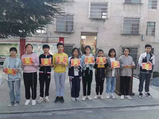 長(zhǎng)陽(yáng)鋪鎮(zhèn)梽木山中學(xué)期中總結(jié)贊譽(yù)會(huì)圓滿結(jié)束