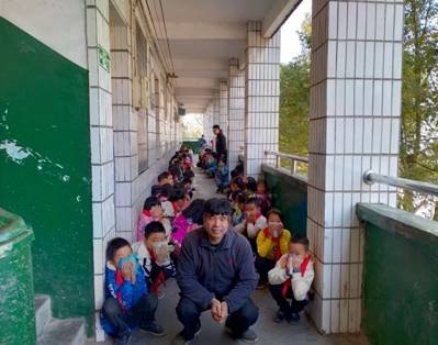 邵陽縣白倉中間完小大型消防應(yīng)急疏散演練