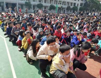 邵陽縣白倉中間完小大型消防應(yīng)急疏散演練