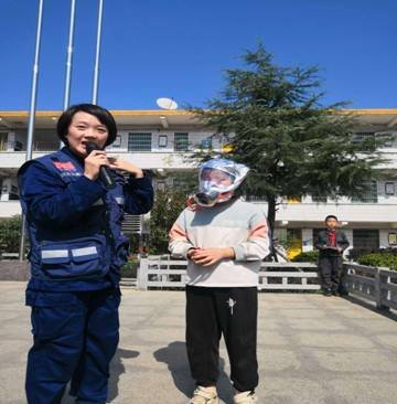 邵陽縣白倉中間完小大型消防應(yīng)急疏散演練