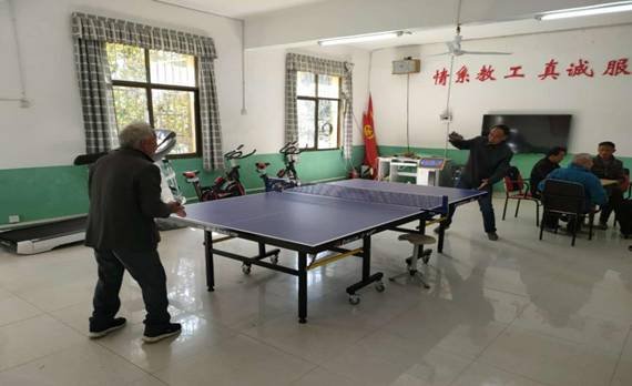 金稱市芙蓉中學(xué)開展慰問退休教師運動