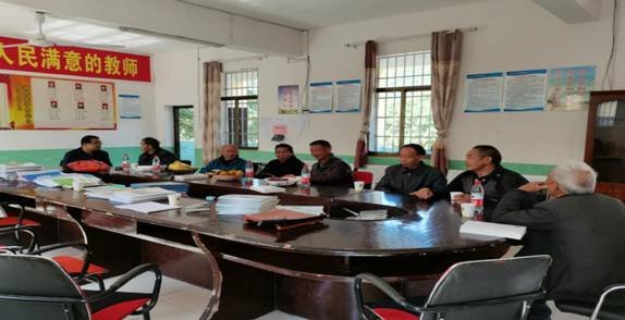 金稱市芙蓉中學(xué)開展慰問退休教師運動
