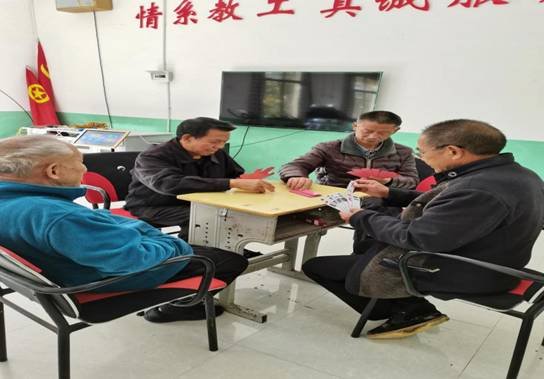 金稱市芙蓉中學(xué)開展慰問退休教師運動