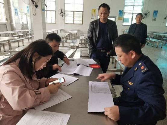 關于檢查霞塘云各中小學黌舍食品安全工作