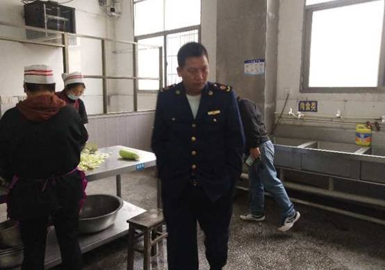 關于檢查霞塘云各中小學黌舍食品安全工作