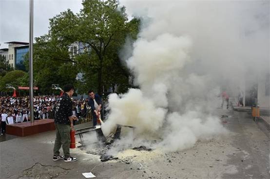 洞口四中舉行2020年秋季疏散演練暨防火培訓(xùn)