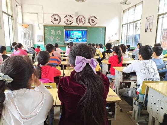 下花橋鎮(zhèn)中間完小開展消防安全教育主題班會