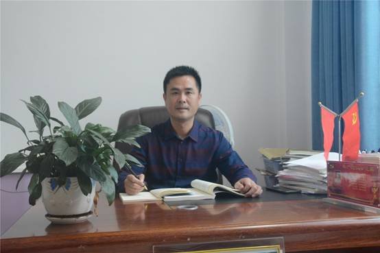 以人為本育桃李   以德育人馨滿園