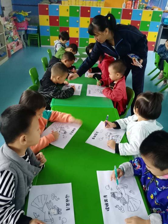 邵陽縣白倉鎮(zhèn)中間幼兒園開展慶“雙節(jié)”運動