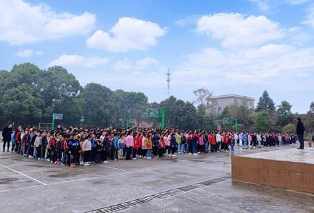 山門鎮(zhèn)橫溪中學(xué)模仿突發(fā)事件疏散演練