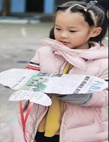 新寧縣清江橋鄉(xiāng)中間幼兒園開(kāi)展“創(chuàng)意無(wú)窮，放飛夢(mèng)想”手工制作風(fēng)箏運(yùn)動(dòng)