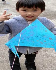 新寧縣清江橋鄉(xiāng)中間幼兒園開(kāi)展“創(chuàng)意無(wú)窮，放飛夢(mèng)想”手工制作風(fēng)箏運(yùn)動(dòng)