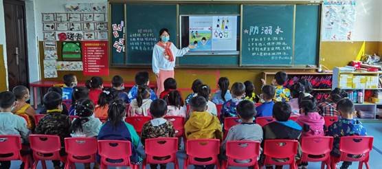 新寧縣白沙中間幼兒園開(kāi)展防溺主題教育運(yùn)動(dòng)
