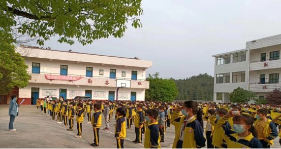 洞口縣花古街道正龍小學開展防溺水宣誓儀式及主題簽名運動