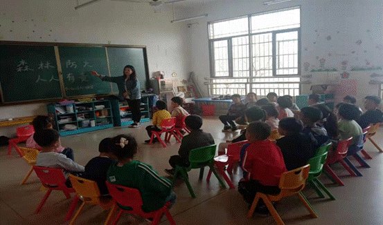 新寧縣清江橋鄉(xiāng)中間幼兒園開展森林防火安全教育運(yùn)動(dòng)