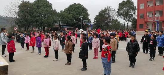 邵陽(yáng)縣下花橋鎮(zhèn)中間完全小學(xué)開(kāi)展“陽(yáng)光少年”體育活動(dòng)會(huì)