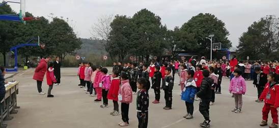 邵陽(yáng)縣下花橋鎮(zhèn)中間完全小學(xué)開(kāi)展“陽(yáng)光少年”體育活動(dòng)會(huì)
