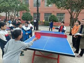 邵陽(yáng)縣下花橋鎮(zhèn)中間完全小學(xué)開(kāi)展“陽(yáng)光少年”體育活動(dòng)會(huì)