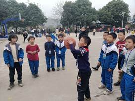 邵陽(yáng)縣下花橋鎮(zhèn)中間完全小學(xué)開(kāi)展“陽(yáng)光少年”體育活動(dòng)會(huì)