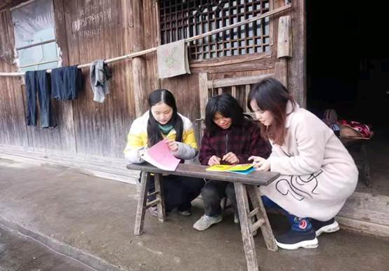 用涓涓愛泉去灌溉斑斕的花朵  ——記隆回縣特別教育黌舍教師、良好自愿者曾江慧