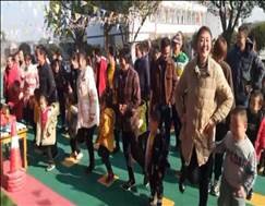新寧縣金石鎮(zhèn)見龍橋幼兒園開展 “迎元旦”親子運動