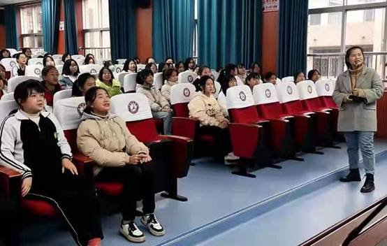 邵陽市四中舉辦“青春期健康知識”講座受中門生迎接