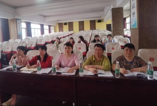 寶劍鋒從磨礪出 梅花香自苦寒來║邵東市城區(qū)第一完全小學(xué)舉行實習(xí)教師匯報課運動