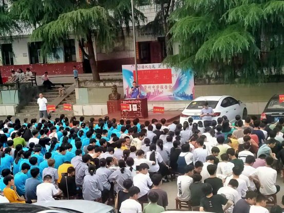 洞口縣管竹中學(xué)舉行2021屆卒業(yè)典禮